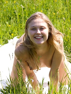 Cute flexible teenie by Young Legal Porn