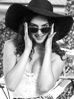 Presenting Guinevere Huney by Robert Graham by Met Art