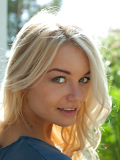 Blond teen Vanessa J in "Manita" by Koenart by Met Art