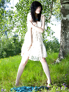 Sexy chick posing by Showy Beauty