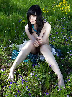 Sexy chick posing by Showy Beauty