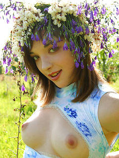 Hot erotic posing by Showy Beauty
