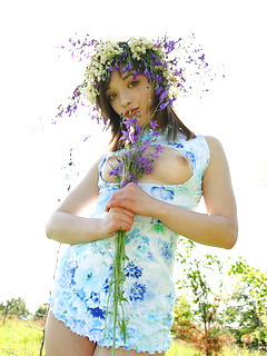 Hot erotic posing by Showy Beauty