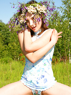 Hot erotic posing by Showy Beauty