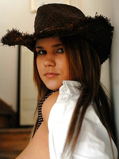 Emma solo by Girlfolio